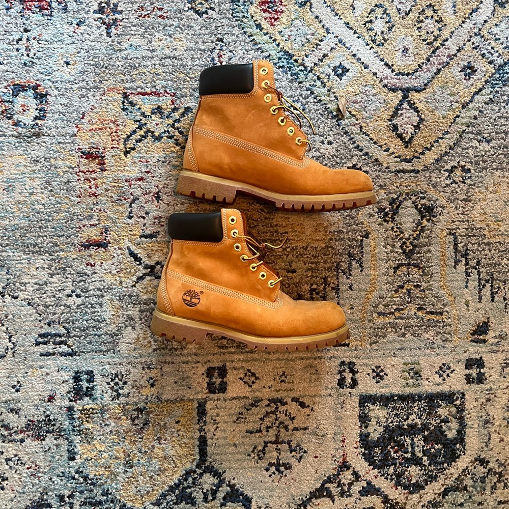 Gently worn Men’s Timberland boots.